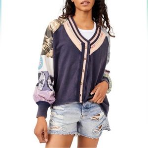 Free People Marley Tee Mix Print Top Size L Navy combo
Lightweight Cardigan